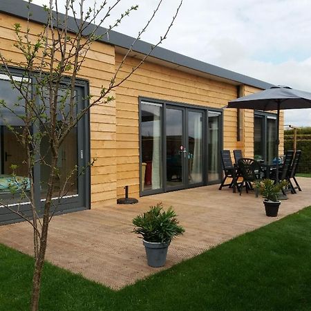 Dronrijp Luxe Vakantie Bungalow Met 3 Slaapkamers מראה חיצוני תמונה