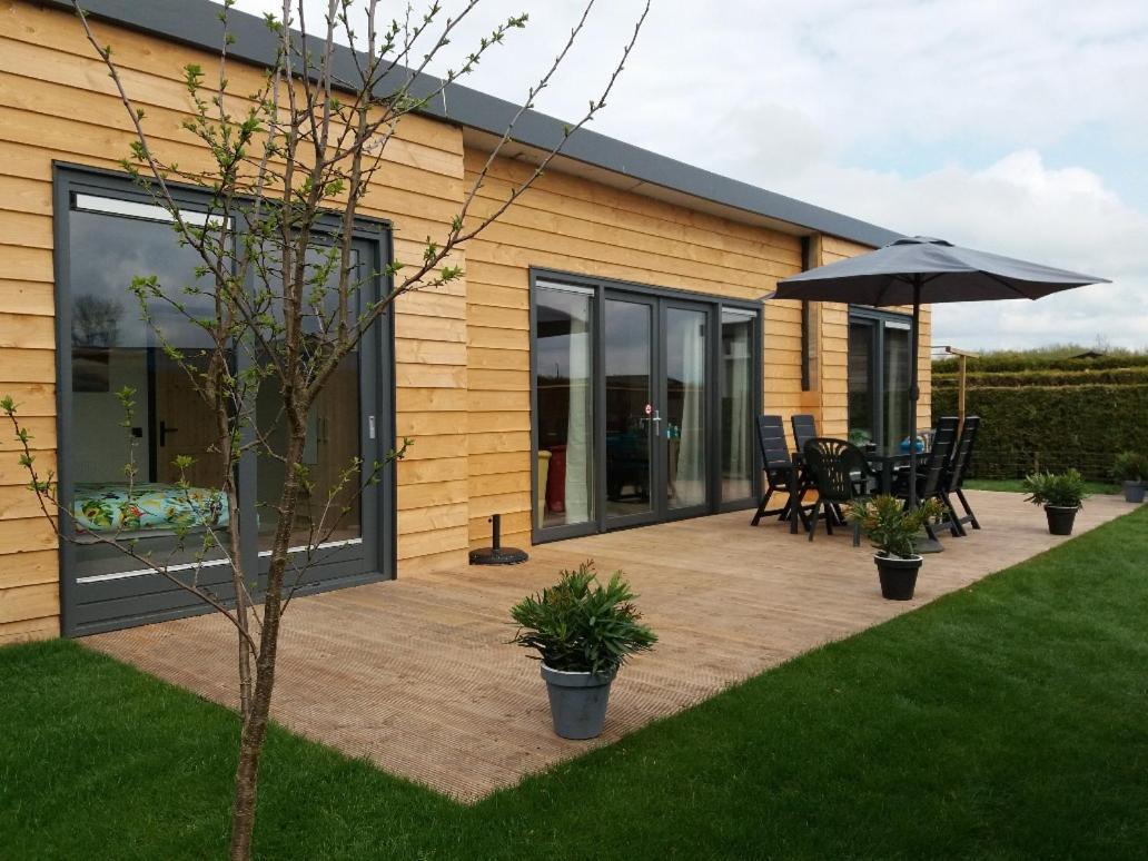 Dronrijp Luxe Vakantie Bungalow Met 3 Slaapkamers מראה חיצוני תמונה