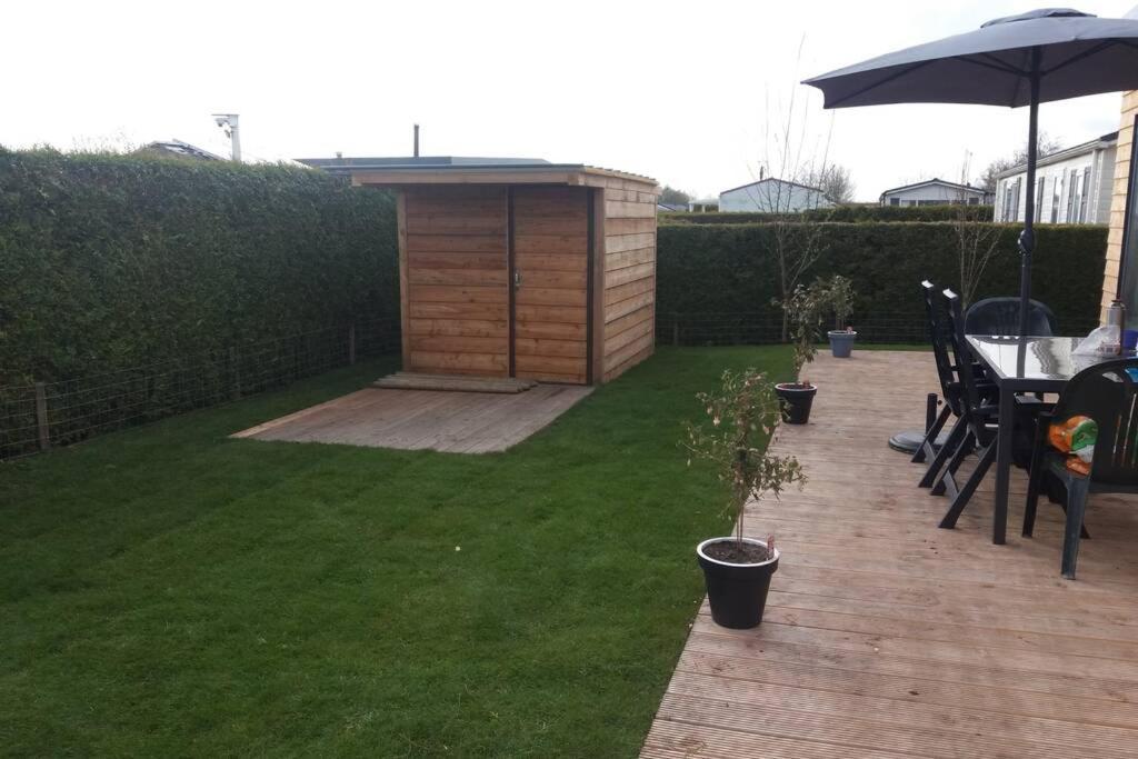 Dronrijp Luxe Vakantie Bungalow Met 3 Slaapkamers מראה חיצוני תמונה