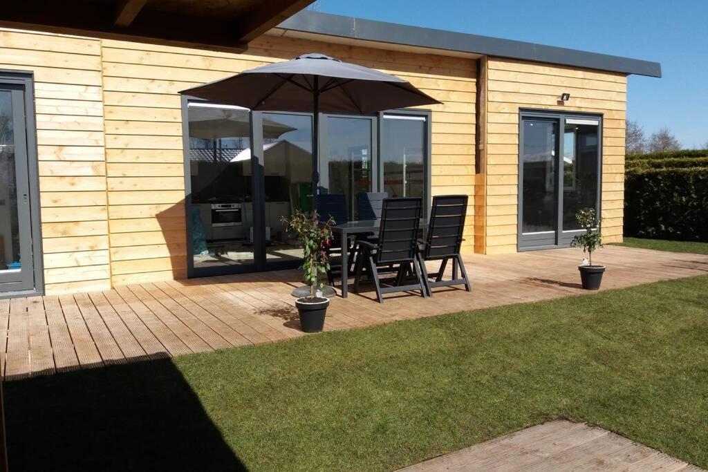 Dronrijp Luxe Vakantie Bungalow Met 3 Slaapkamers מראה חיצוני תמונה