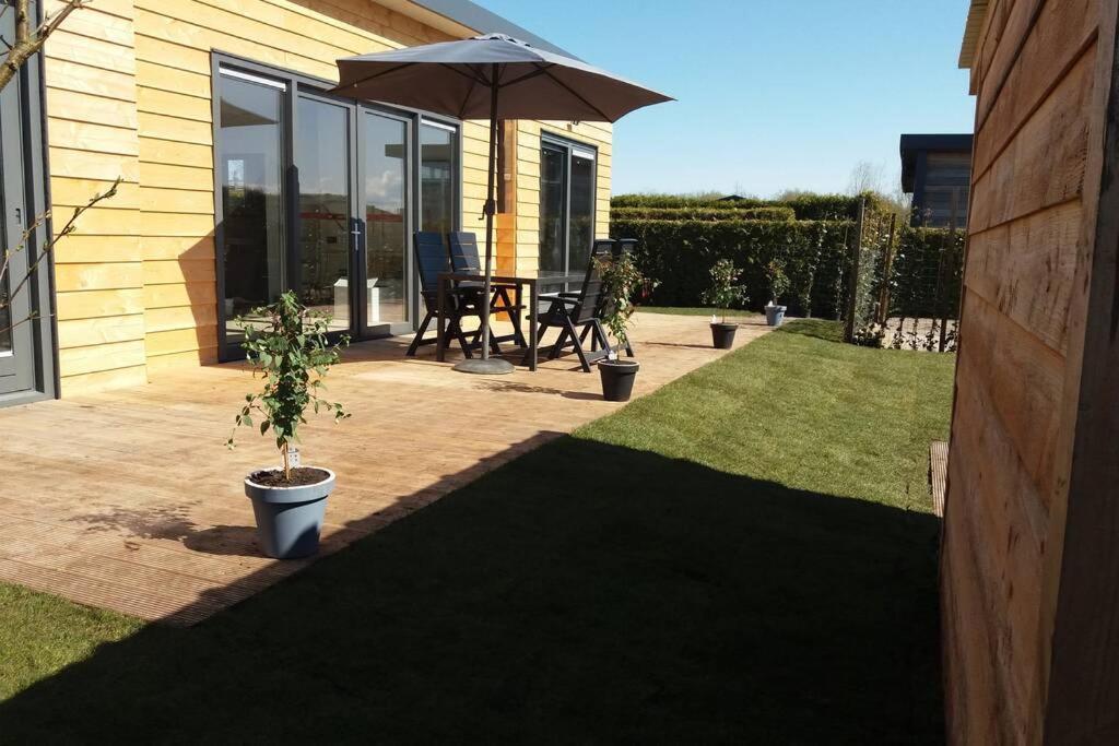 Dronrijp Luxe Vakantie Bungalow Met 3 Slaapkamers מראה חיצוני תמונה