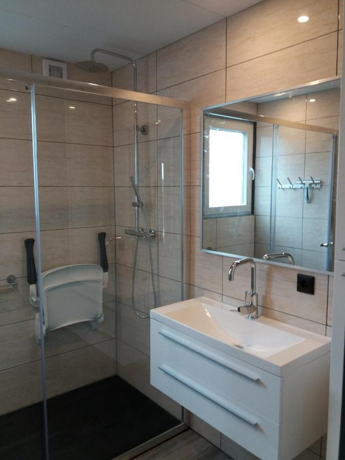 Dronrijp Luxe Vakantie Bungalow Met 3 Slaapkamers מראה חיצוני תמונה